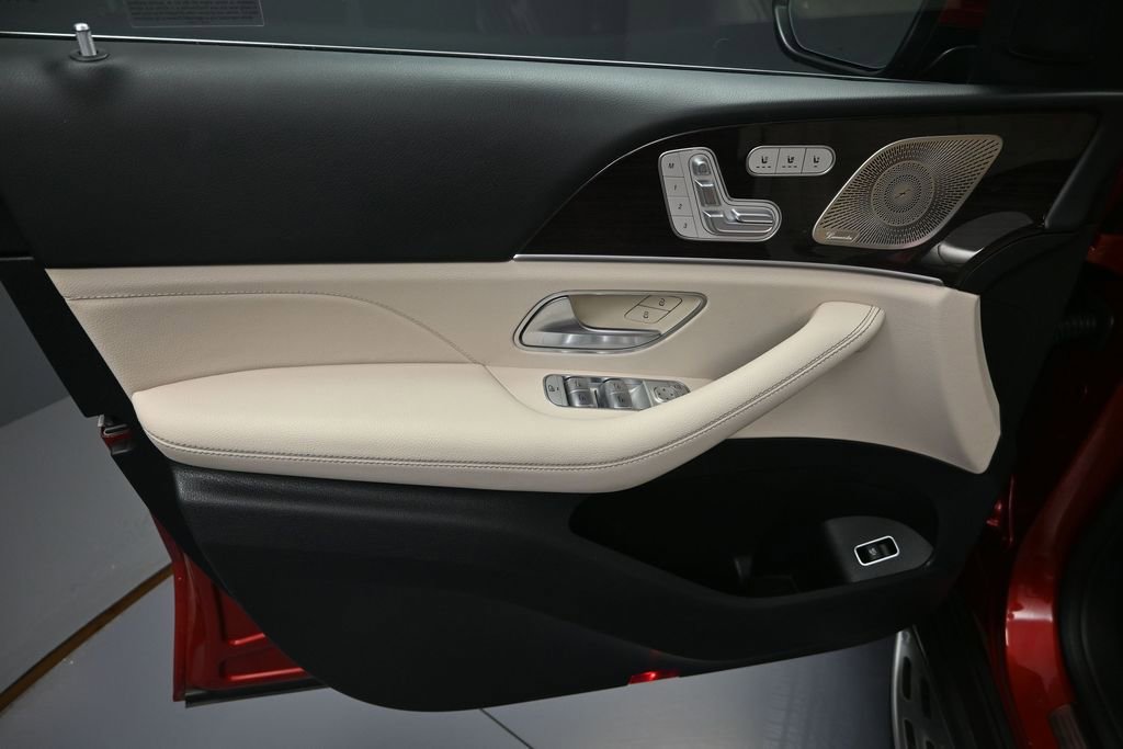 Used 2022 Mercedes-Benz GLS 450 4MATIC image 11