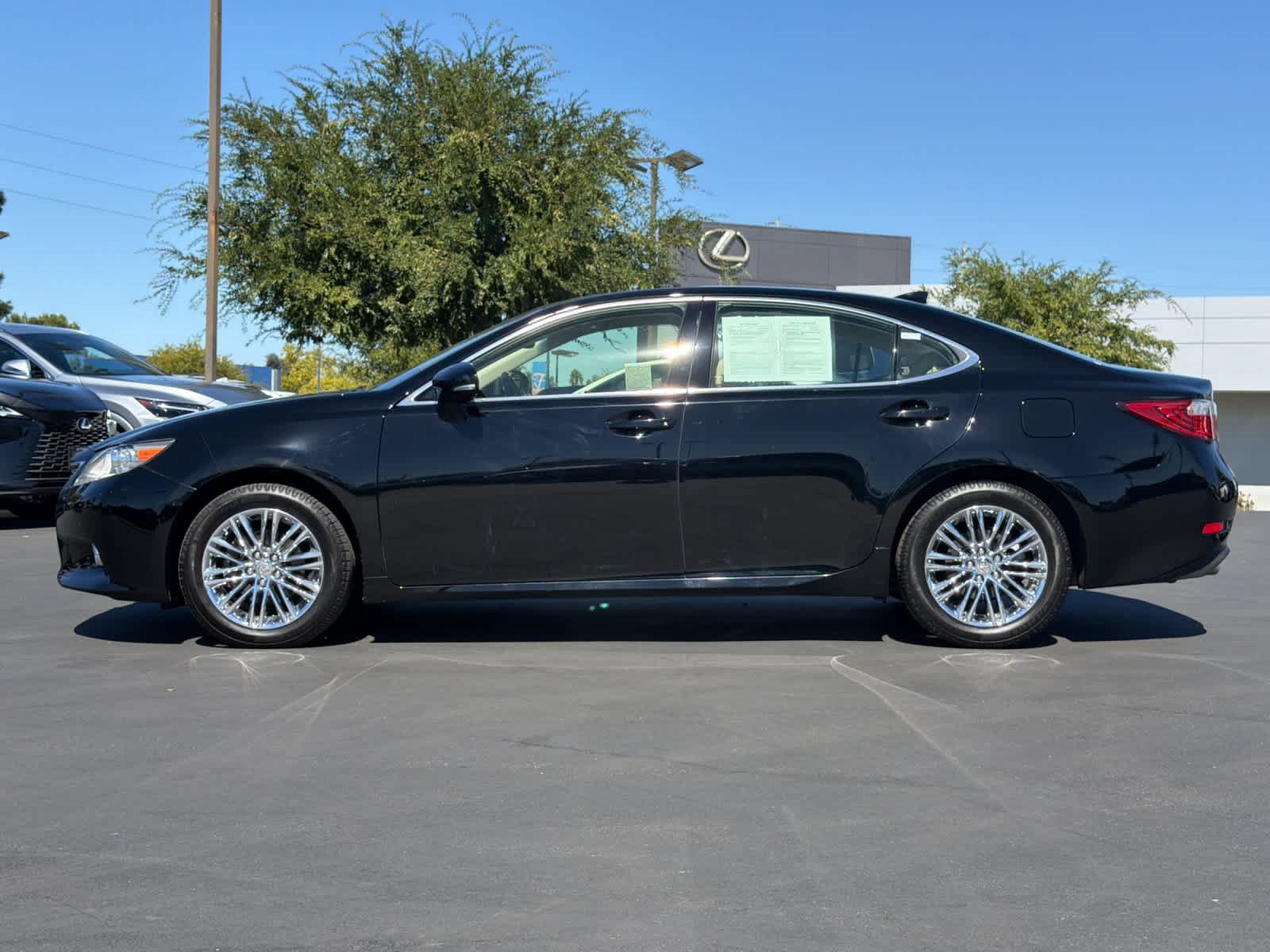 Used 2015 Lexus ES 350 w/ Luxury Package FWD image 9