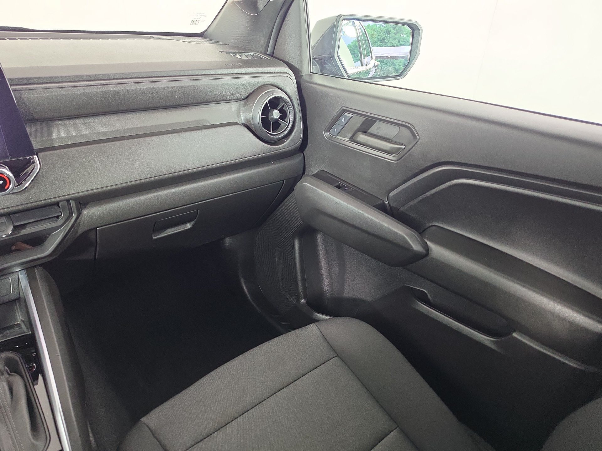 Used 2024 Chevrolet Colorado Trail Boss w/ Technology Package AWD/4WD image 33