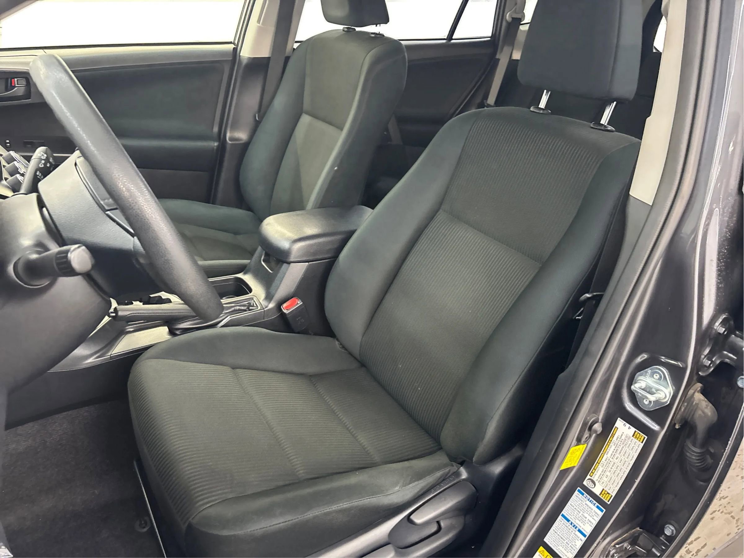 Used 2018 Toyota RAV4 LE image 13