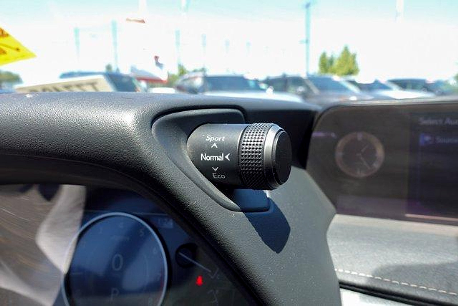 Used 2019 Lexus UX 200 w/ Premium Package FWD image 19