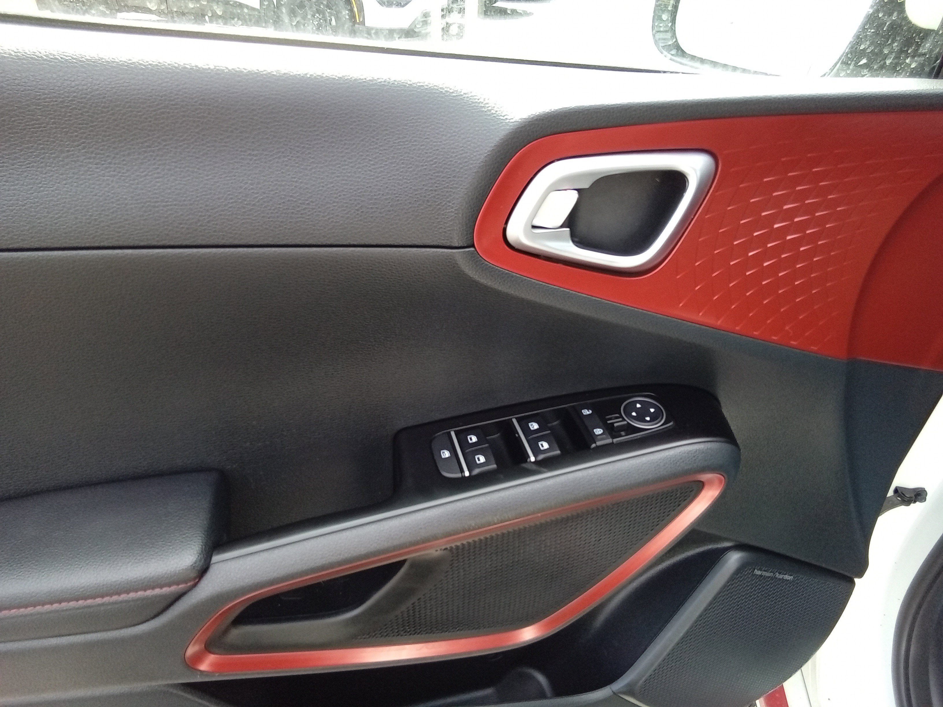 Used 2022 Kia Soul Turbo FWD image 12