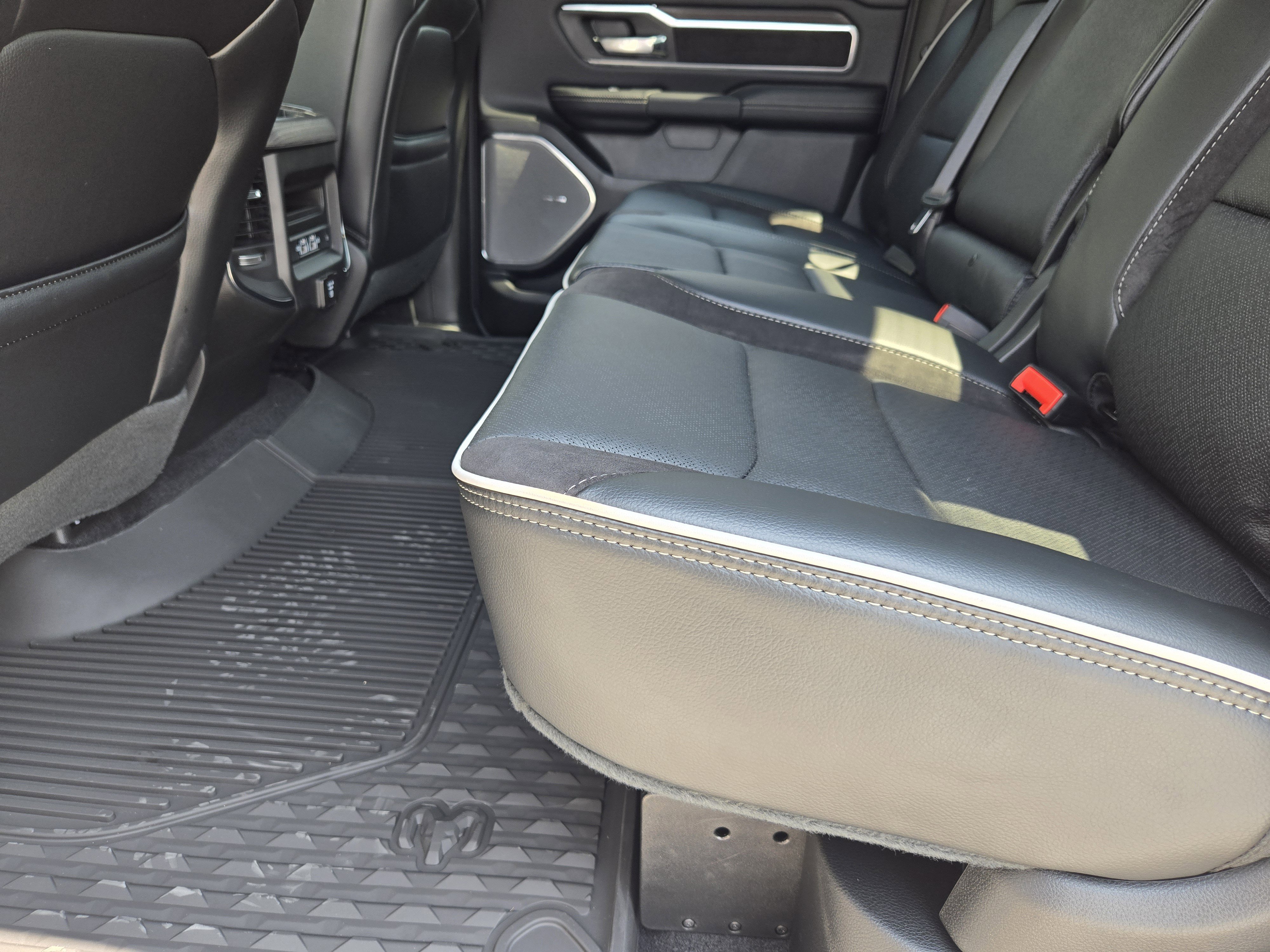 New 2026 RAM 1500 Laramie AWD/4WD image 21