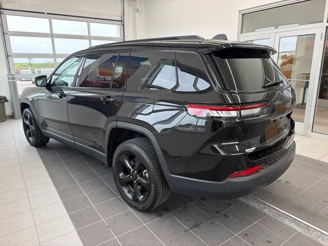 Used 2025 Jeep Grand Cherokee L Altitude AWD/4WD image 3