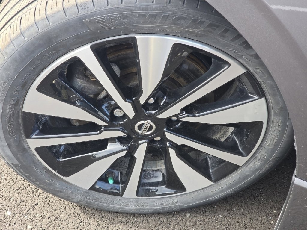 Used 2023 Nissan Sentra SV w/ SV Premium Package image 29