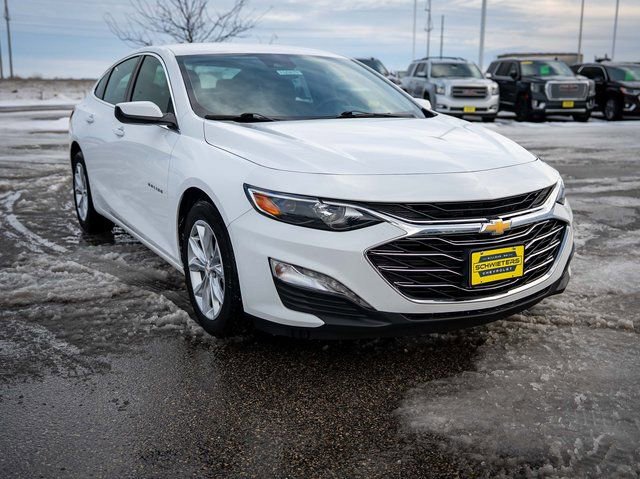 Used 2025 Chevrolet Malibu LT image 3