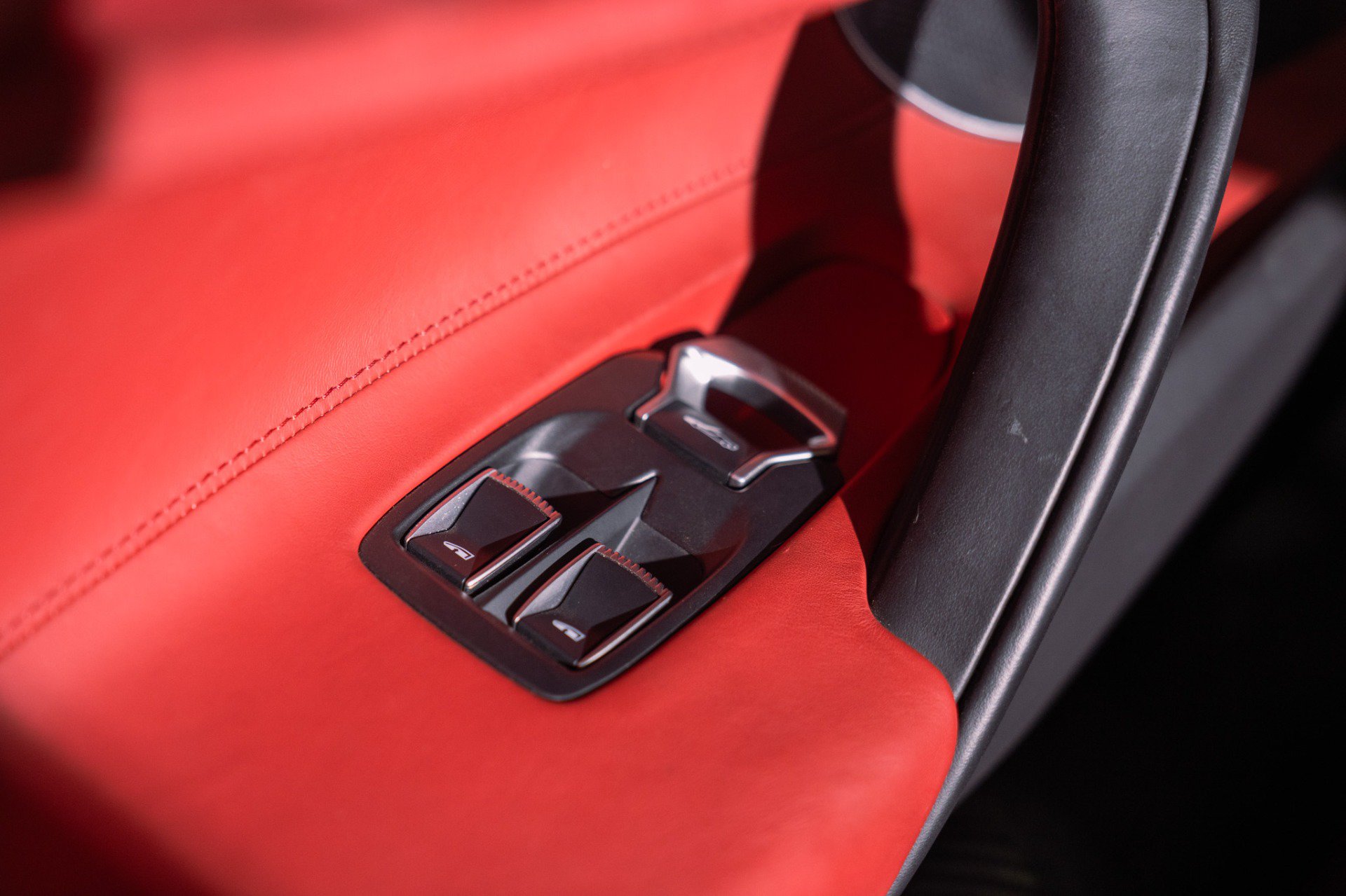 Used 2024 McLaren 750S Spider RWD image 41