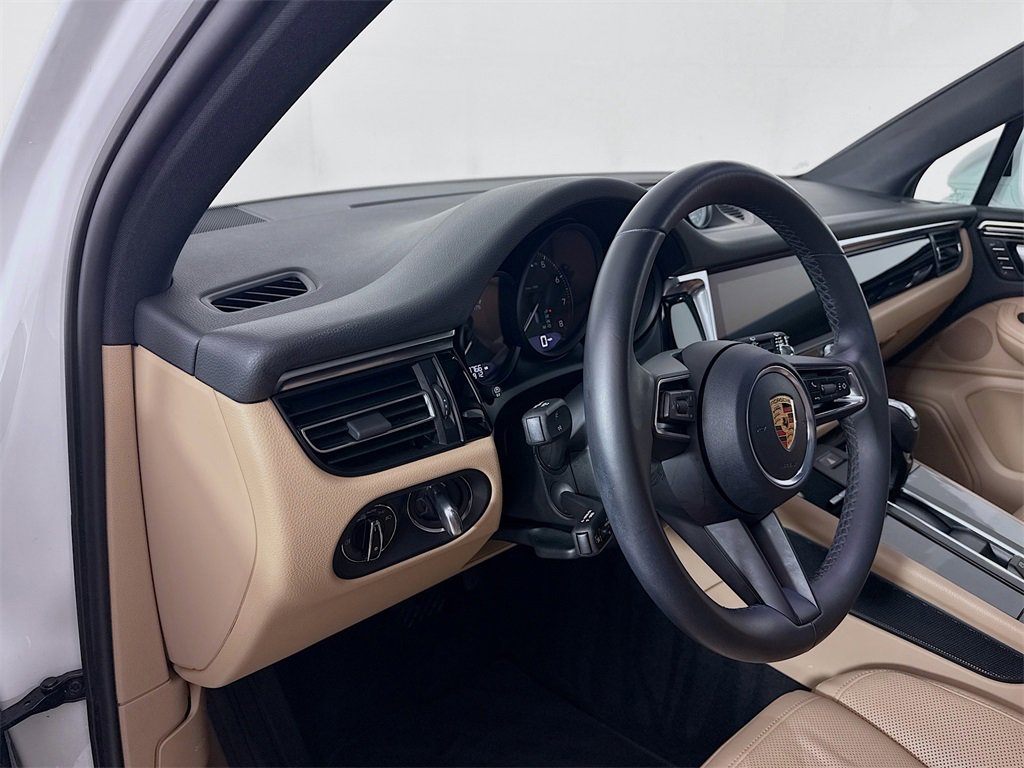 Used 2023 Porsche Macan image 4
