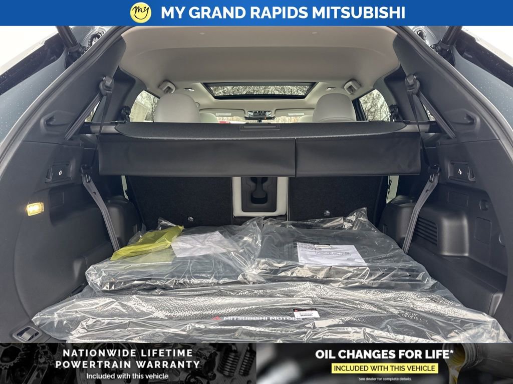 New 2026 Mitsubishi Outlander SE image 14