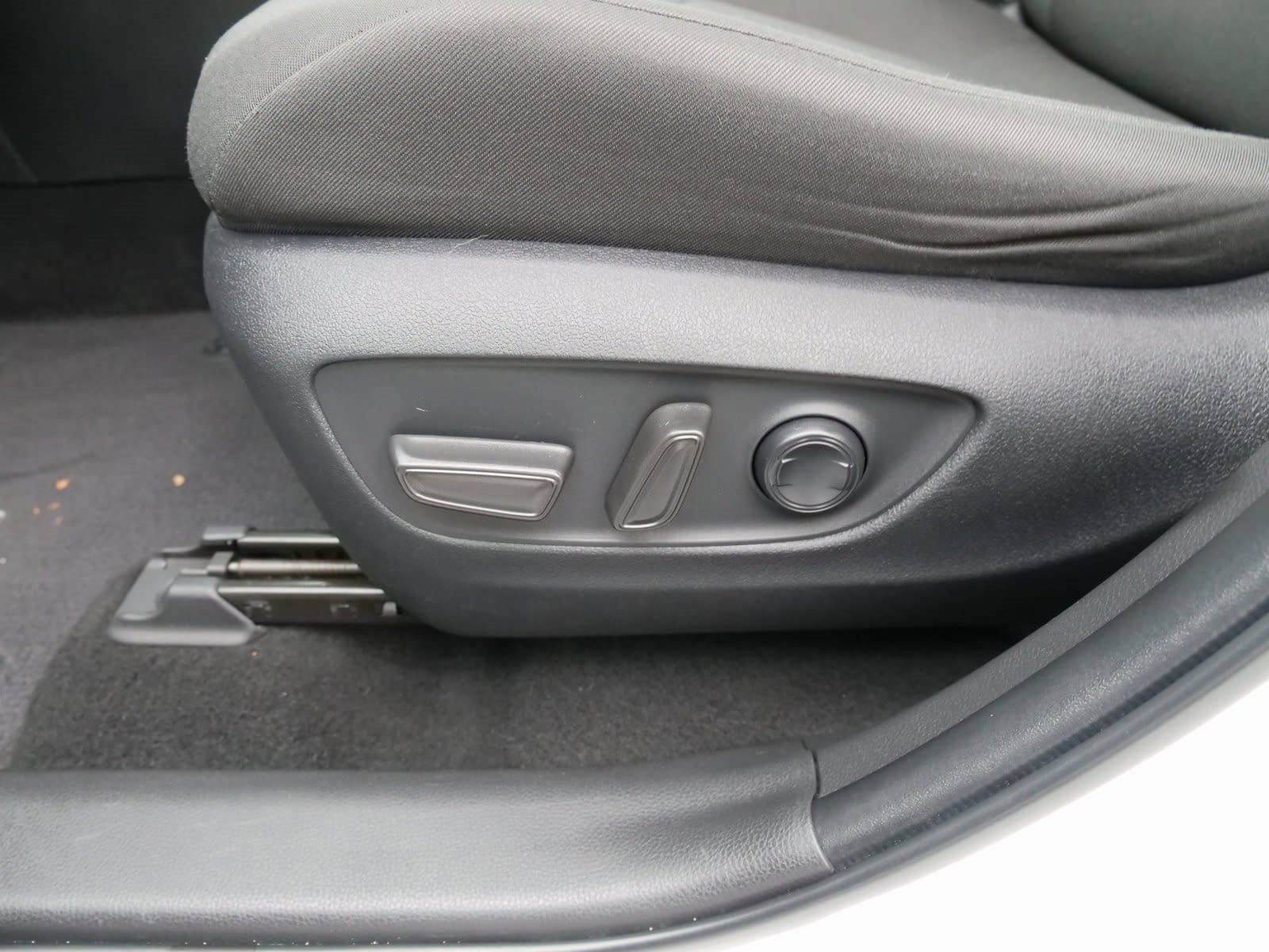 Used 2023 Toyota RAV4 XLE image 17