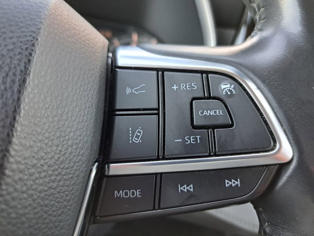 Used 2021 Toyota Highlander XLE image 13