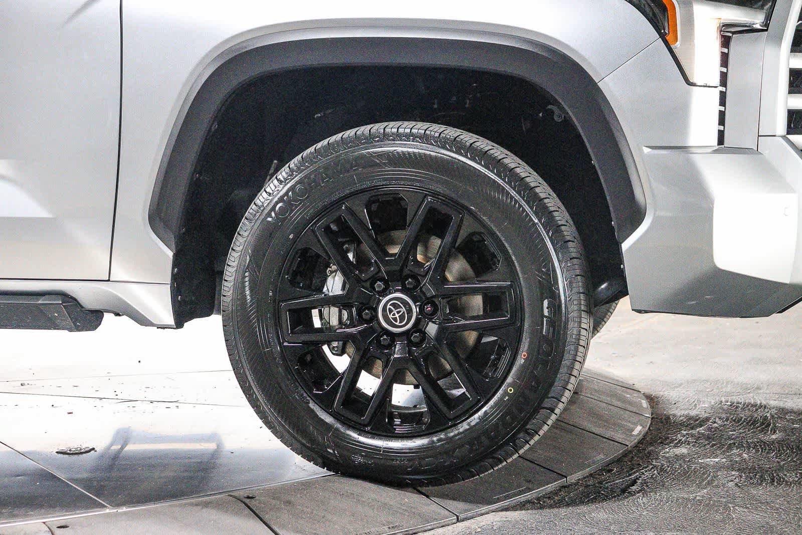 Used 2024 Toyota Tundra Limited AWD/4WD image 6