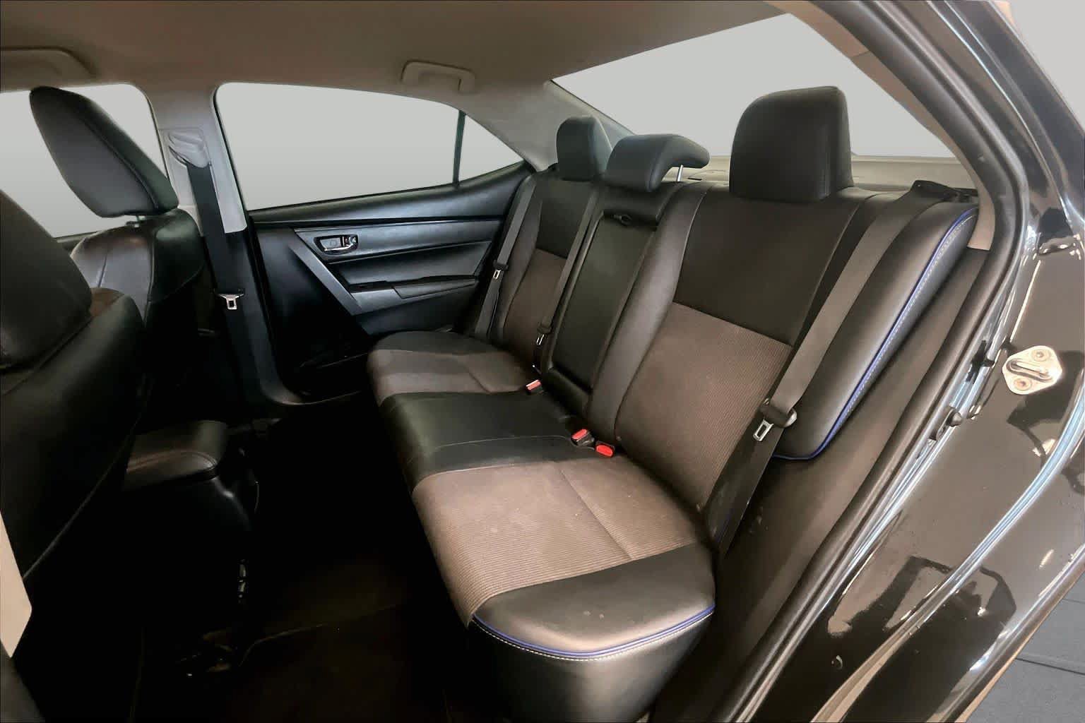 Used 2018 Toyota Corolla SE w/ Carpet Mat Package (TMS) FWD image 18