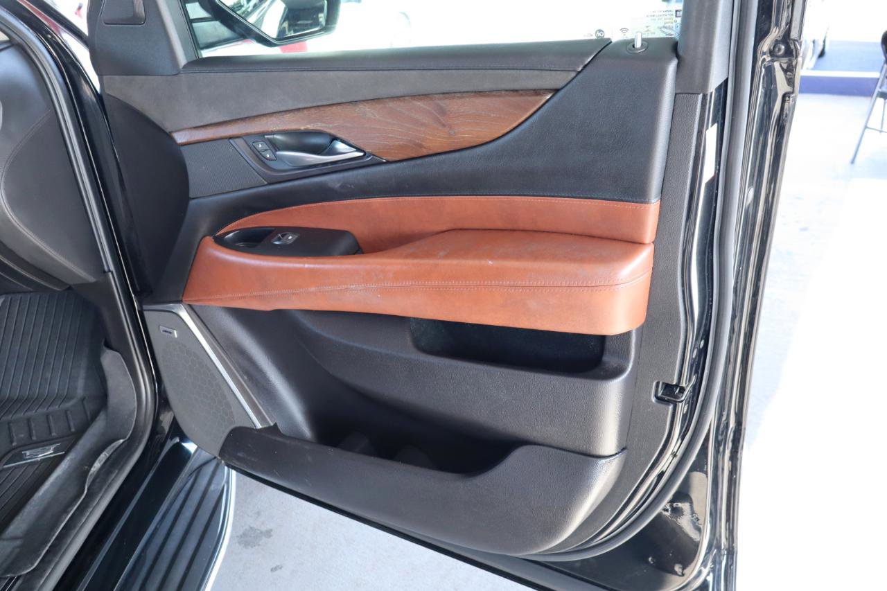 Used 2018 Cadillac Escalade Luxury RWD image 41