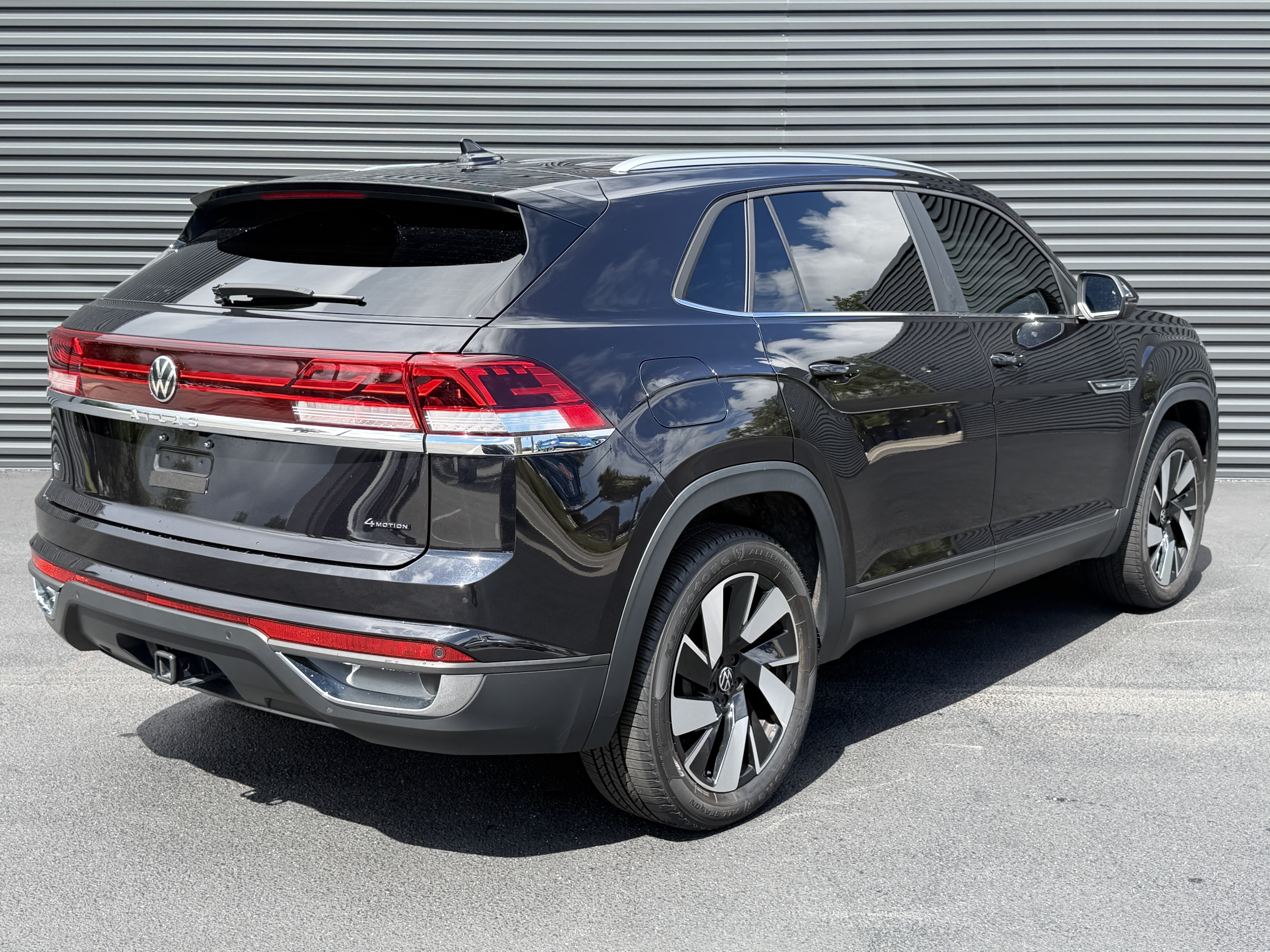 Used 2024 Volkswagen Atlas Cross Sport SE AWD/4WD image 9