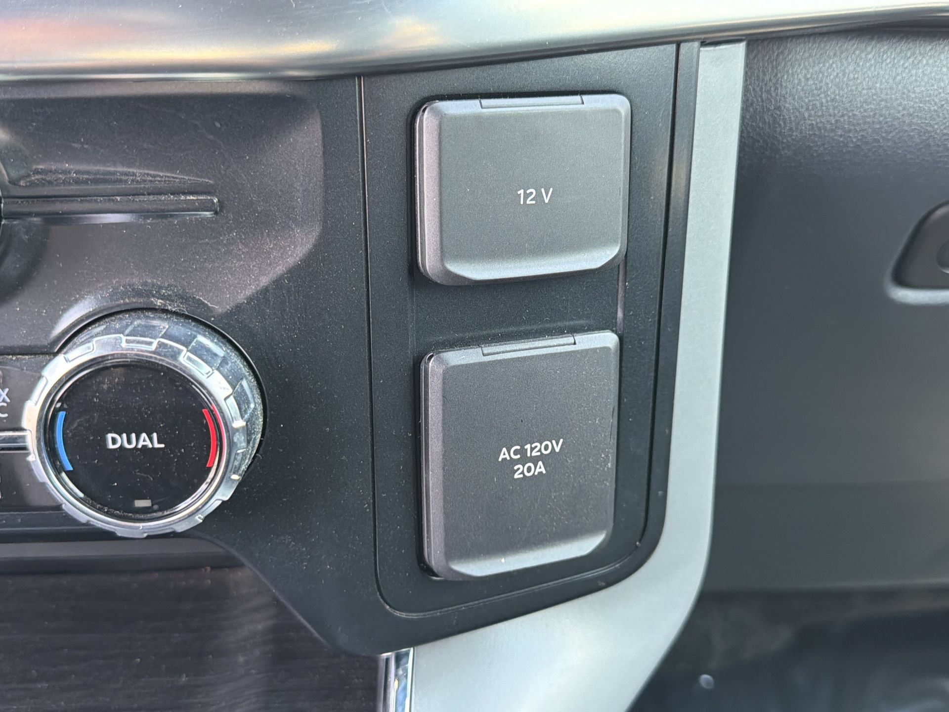 Certified 2024 Ford F150 Lariat w/ Tow/Haul Package AWD/4WD image 8