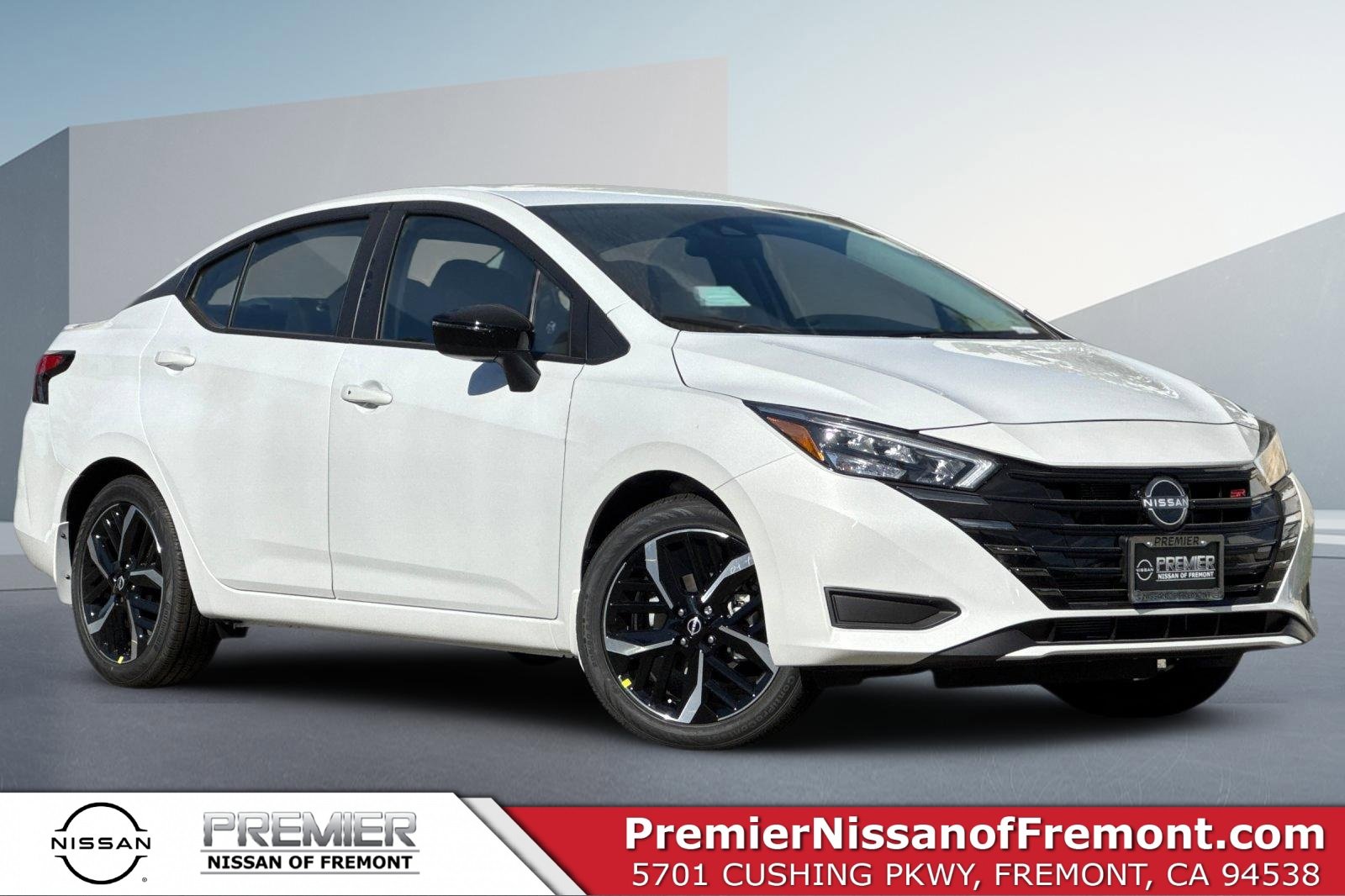 New 2025 Nissan Versa SR w/ Trunk Package