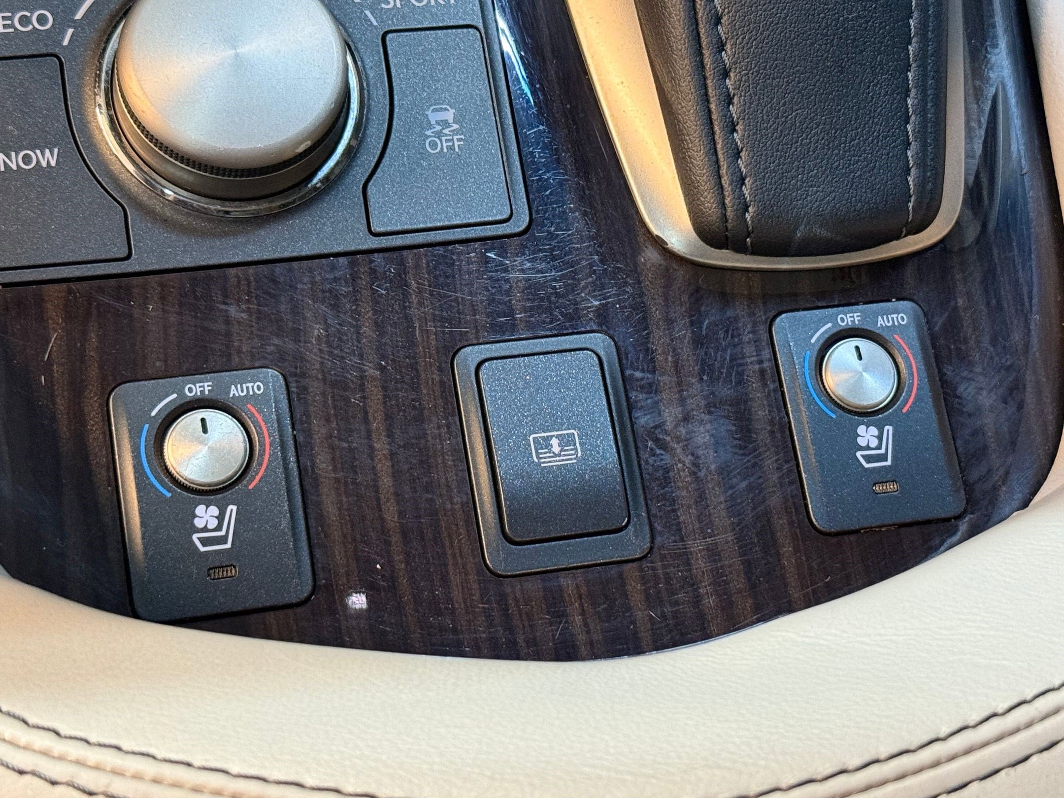 Used 2014 Lexus LS 460 AWD w/ Comfort Package image 35