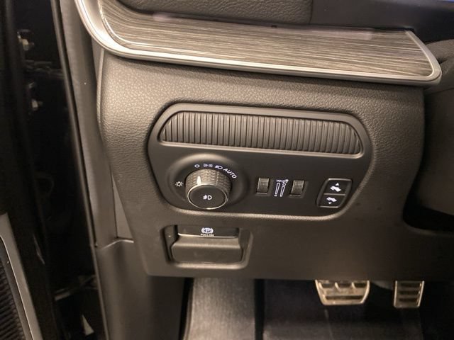 Used 2022 Jeep Wagoneer Series II w/ Premium Group I AWD/4WD image 18