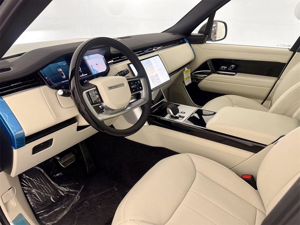 New 2025 Land Rover Range Rover Long Wheelbase SE image 9