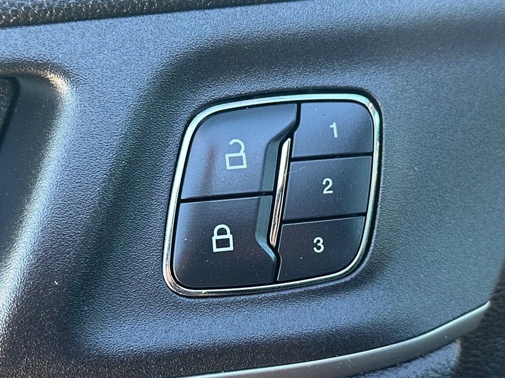 Used 2017 Lincoln MKC Premiere AWD/4WD image 16