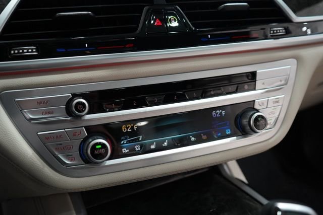 Used 2021 BMW 740i xDrive w/ M Sport Package image 27