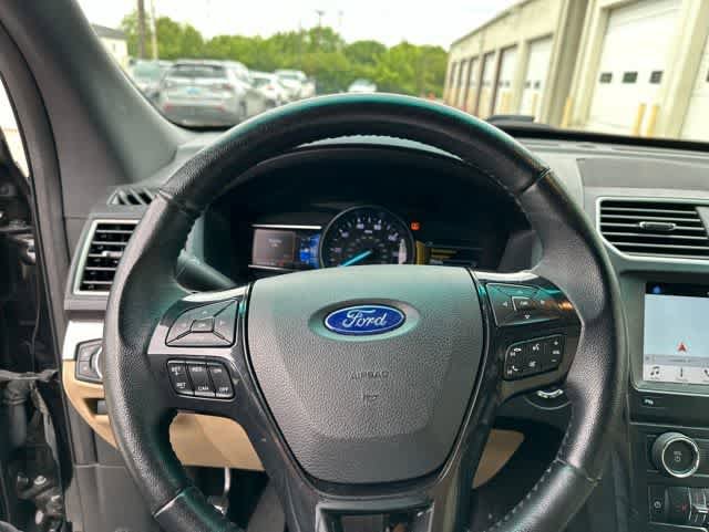 Used 2017 Ford Explorer XLT w/ Equipment Group 202A AWD/4WD image 9