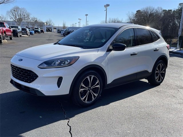 Certified 2021 Ford Escape SE w/ SE Sport Appearance Package image 3