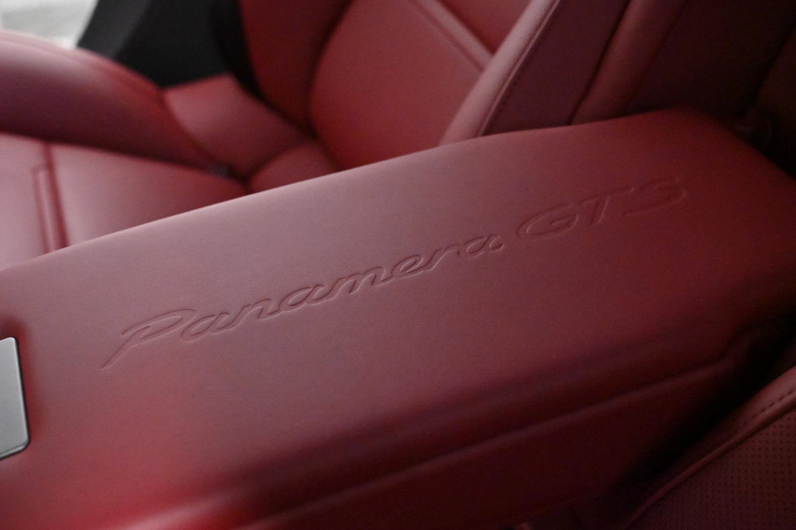 Used 2020 Porsche Panamera GTS image 44