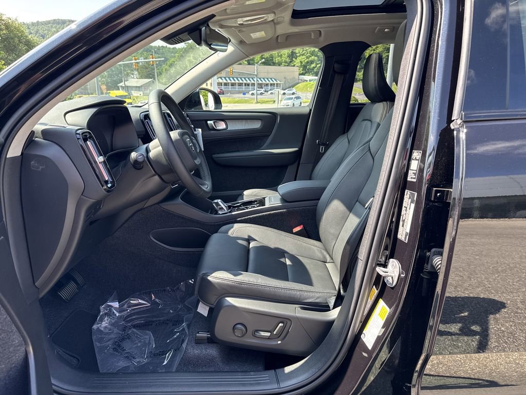 New 2026 Volvo XC40 B5 Plus w/ Protection Package Premier image 9