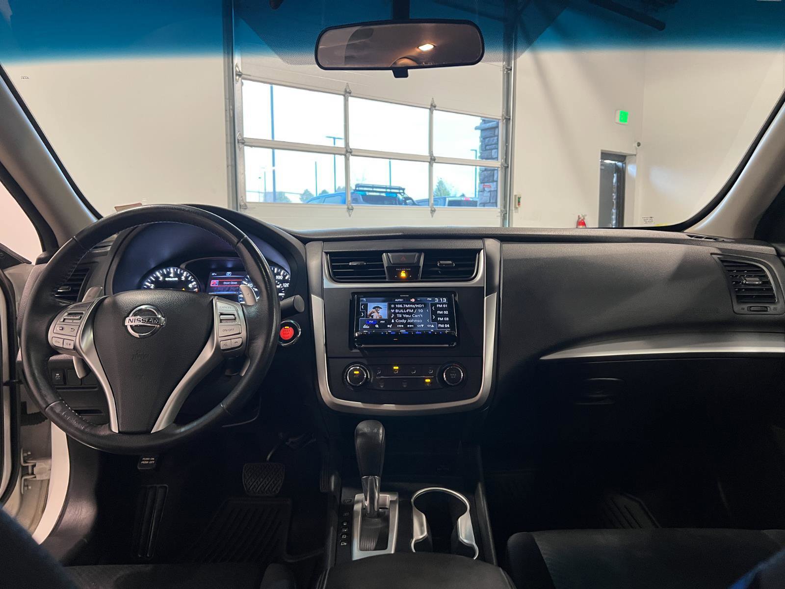 Used 2017 Nissan Altima 2.5 SR w/ LED Appearance Package image 29