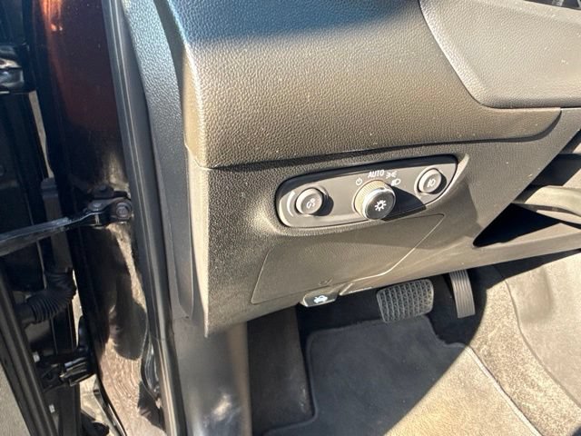 Used 2021 Buick Encore GX Preferred w/ Sport Touring Package FWD image 18