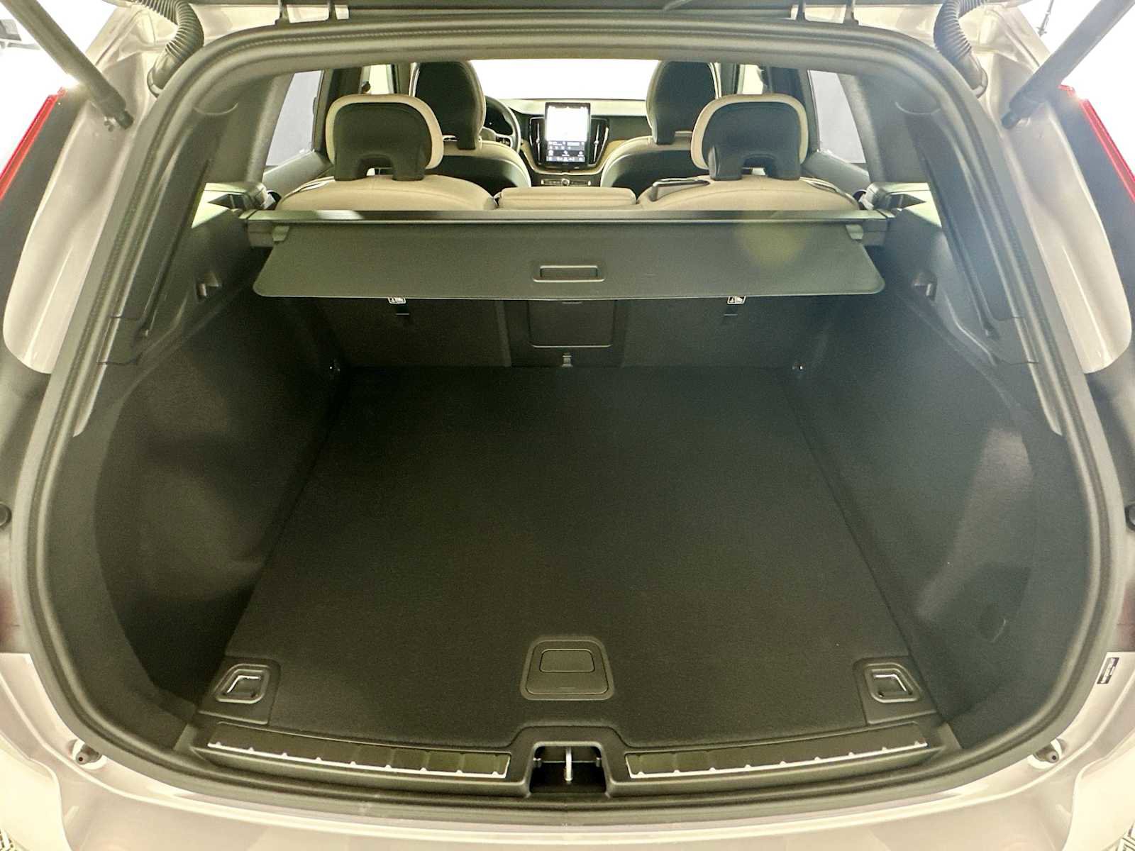New 2026 Volvo XC60 B5 Plus w/ Climate Package image 24