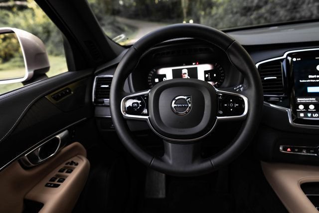 Used 2023 Volvo XC90 B6 Ultimate AWD/4WD image 16