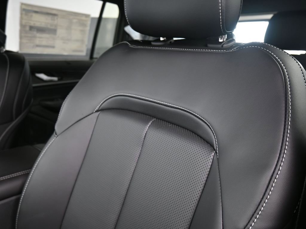 New 2025 Jeep Grand Cherokee Limited w/ Luxury Tech Group II image 20