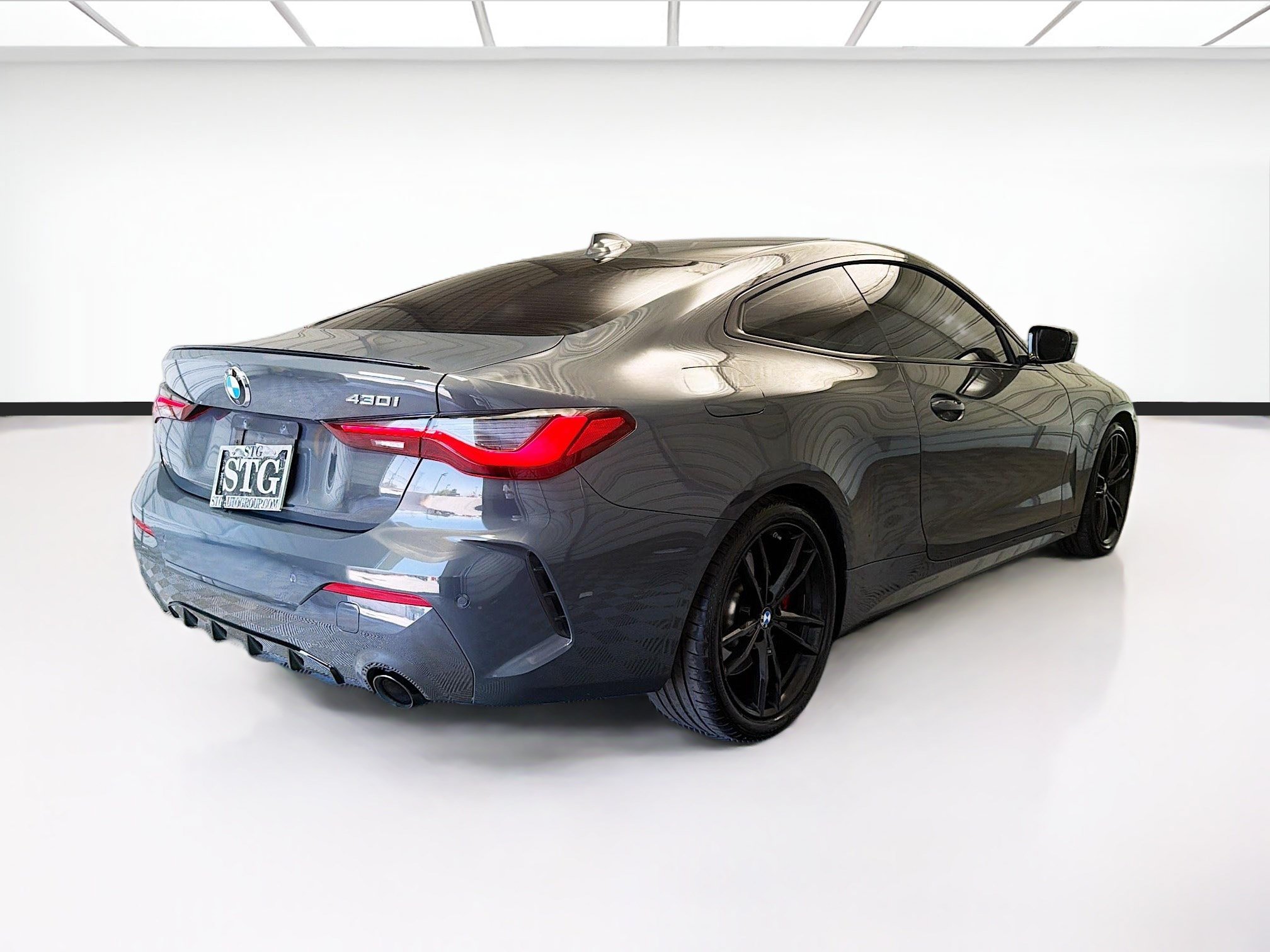 Used 2023 BMW 430i Coupe w/ M Sport Package RWD image 4