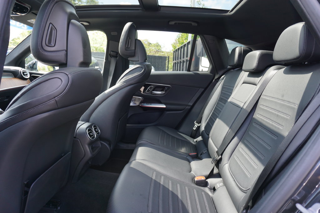 Certified 2025 Mercedes-Benz GLC 300 image 23
