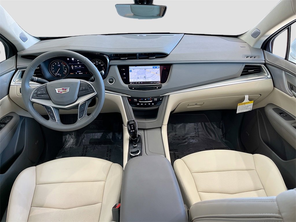 Used 2025 Cadillac XT5 Premium Luxury w/ LPO, ONYX Package image 24