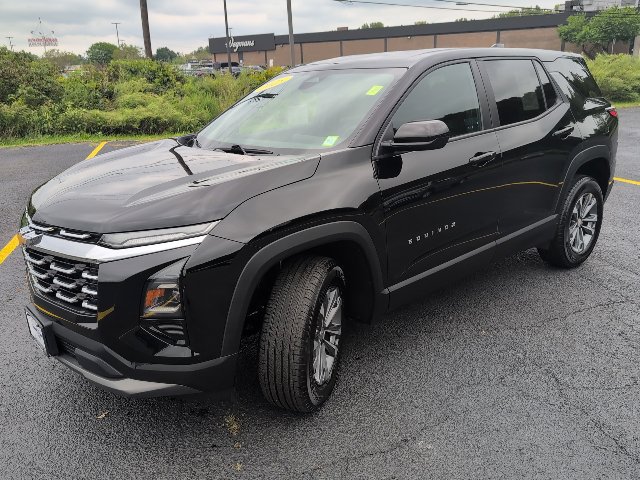 Used 2025 Chevrolet Equinox LT AWD/4WD image 1