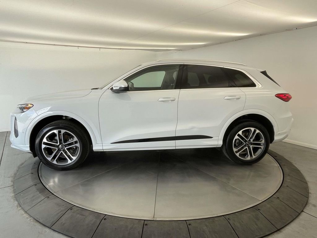Certified 2025 Audi Q5 Premium w/ Convenience Package AWD/4WD image 2