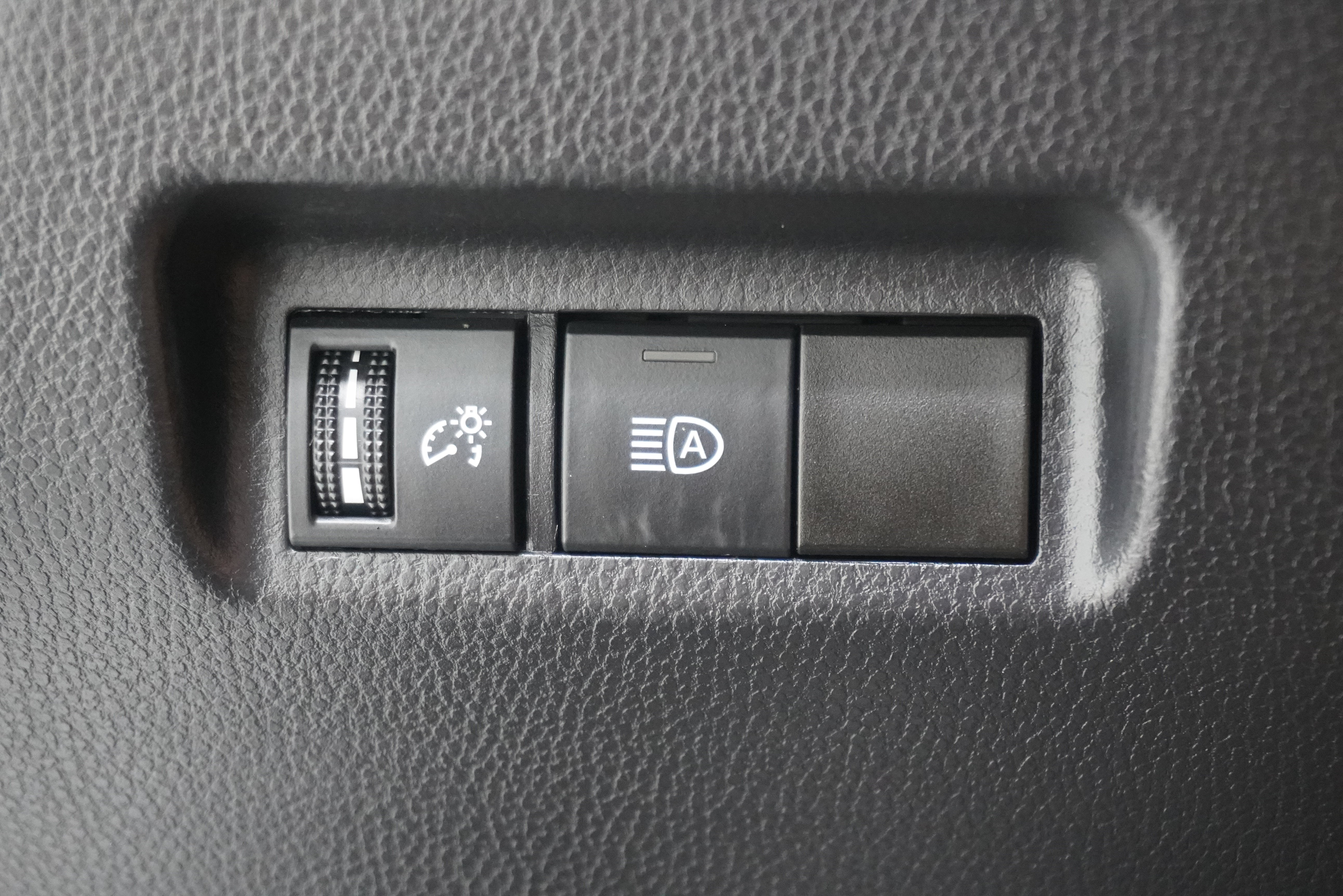Used 2021 Toyota RAV4 XLE AWD/4WD image 20