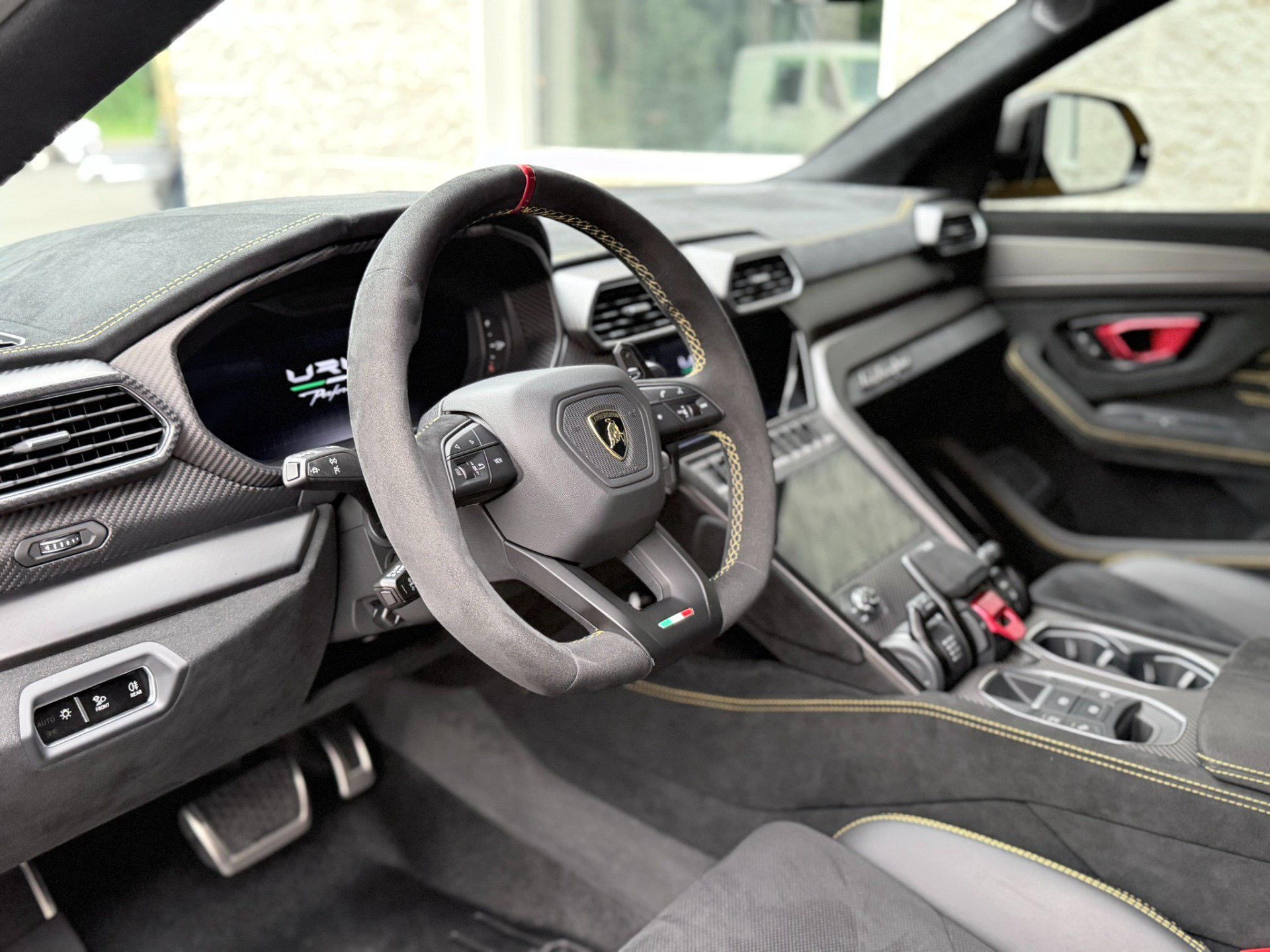 Used 2023 Lamborghini Urus Performante AWD/4WD image 16