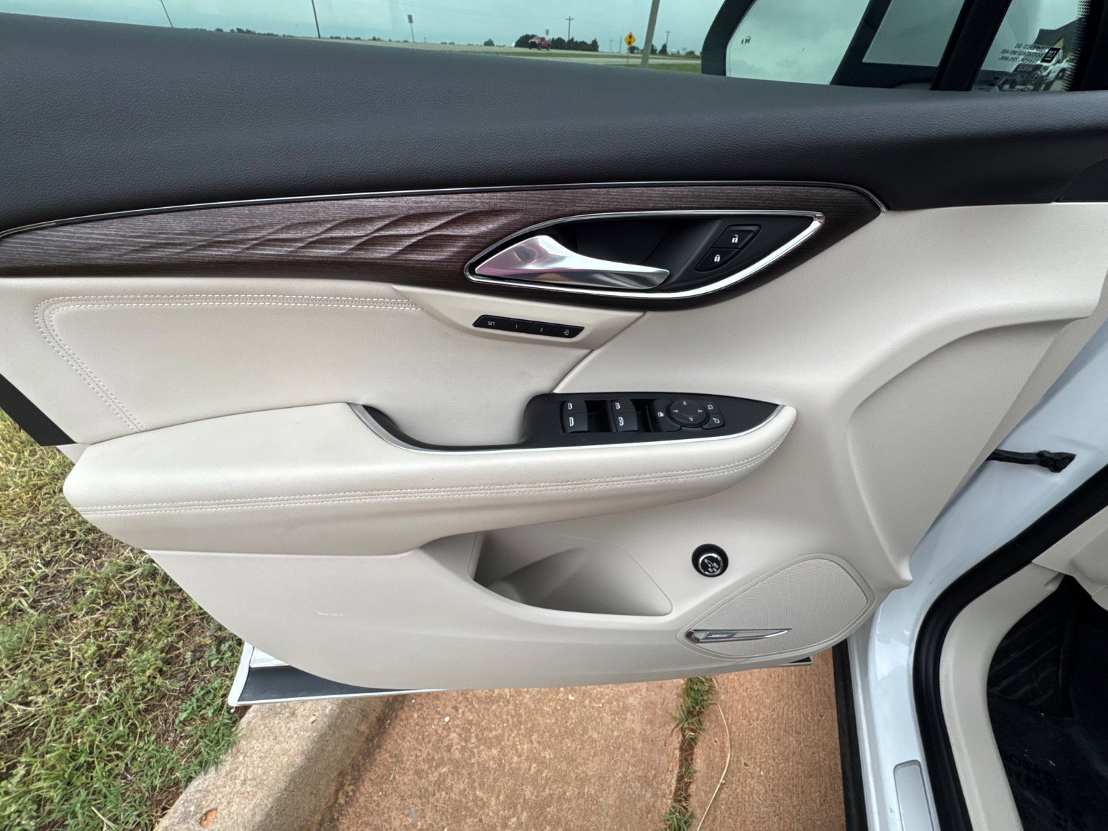 Used 2023 Buick Envision Avenir AWD/4WD image 12