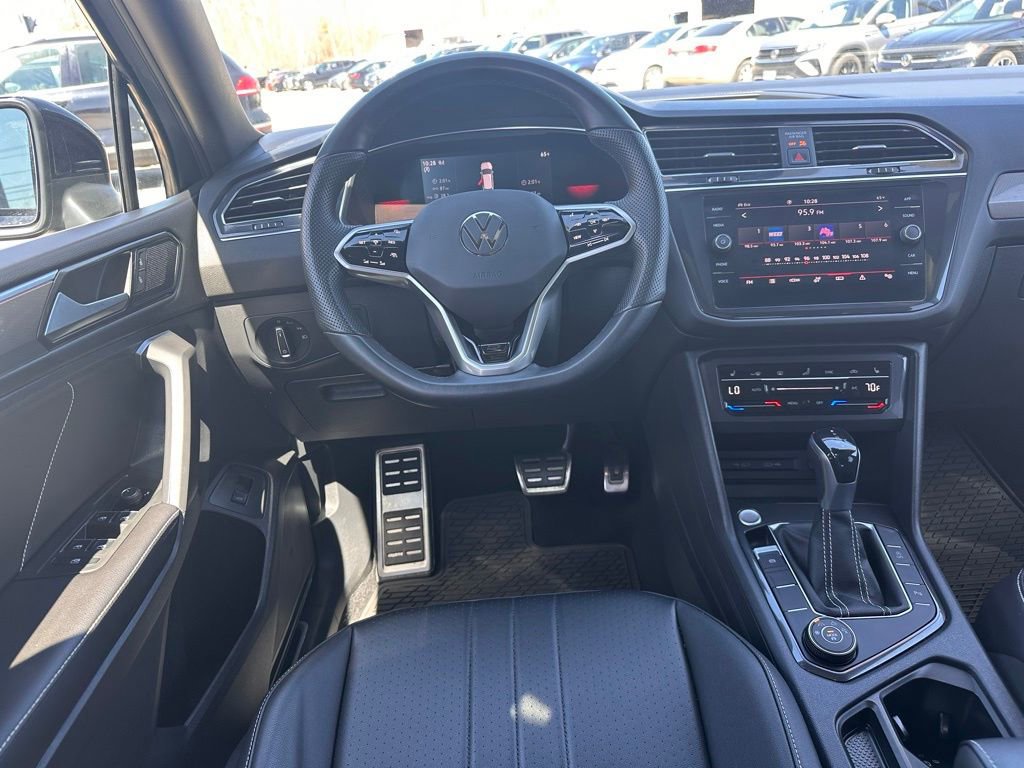 Used 2022 Volkswagen Tiguan SE R-Line AWD/4WD image 18
