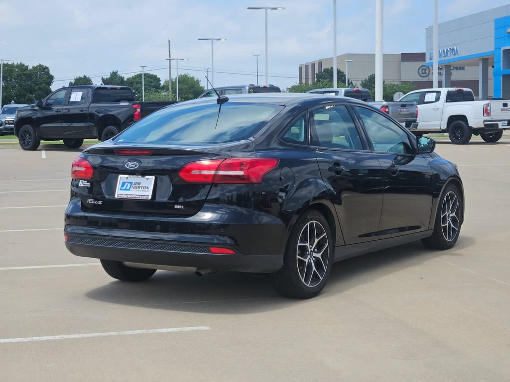 Used 2017 Ford Focus SEL w/ Cold Weather Package FWD image 7