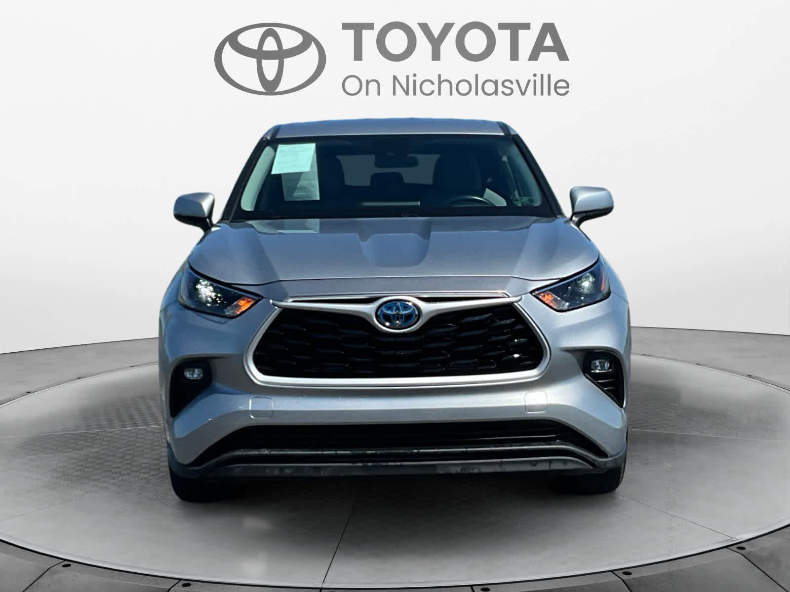 Used 2023 Toyota Highlander LE AWD/4WD image 9