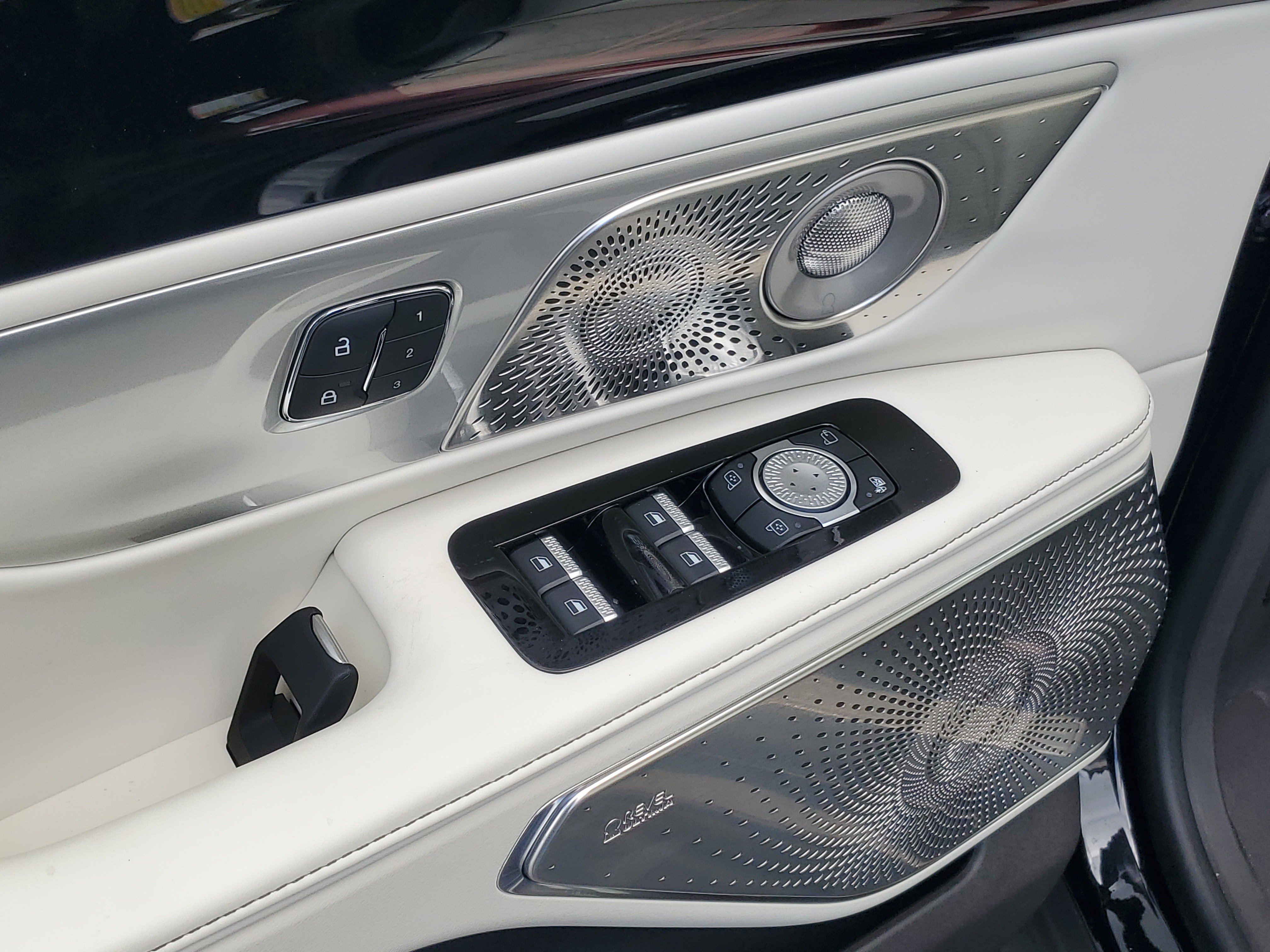 New 2025 Lincoln Nautilus Black Label image 9