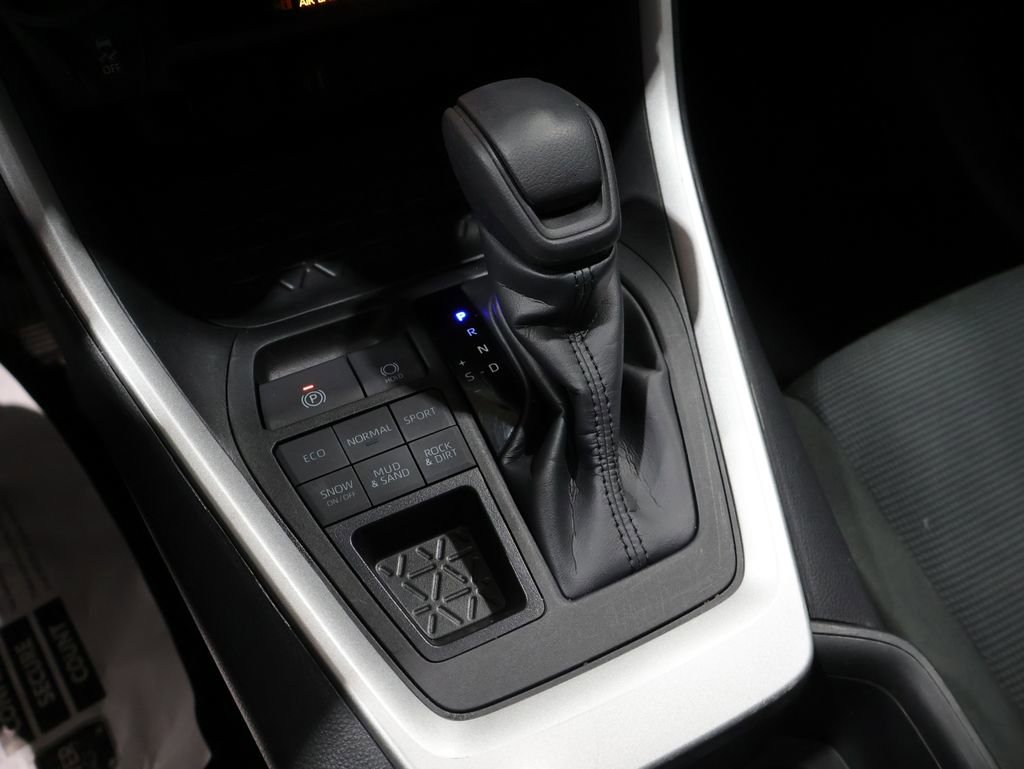 Used 2024 Toyota RAV4 LE image 29