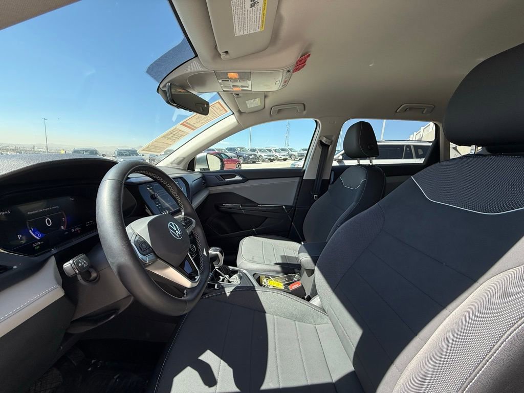 Used 2024 Volkswagen Taos SE image 7