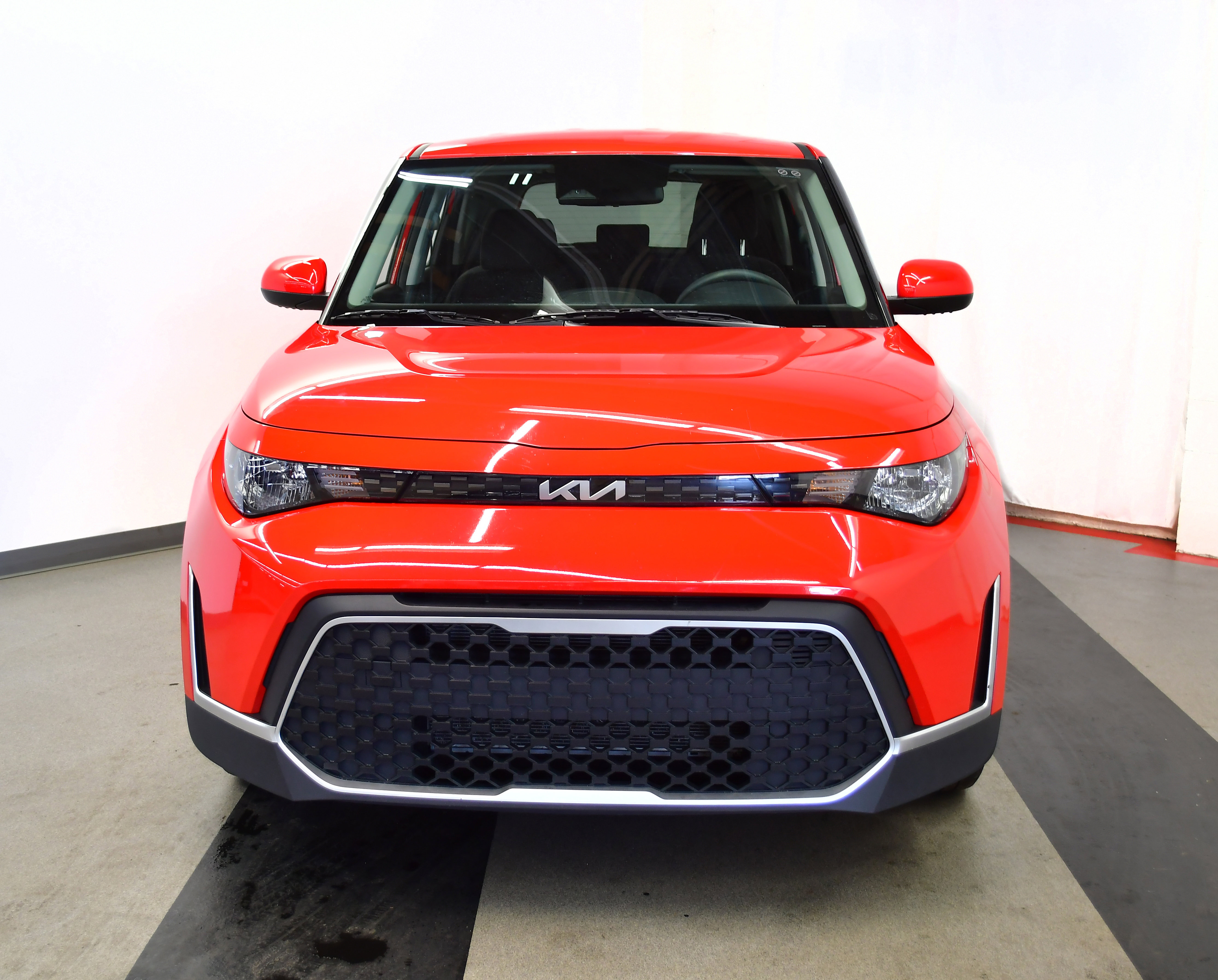 Used 2025 Kia Soul LX w/ LX Technology Package image 3